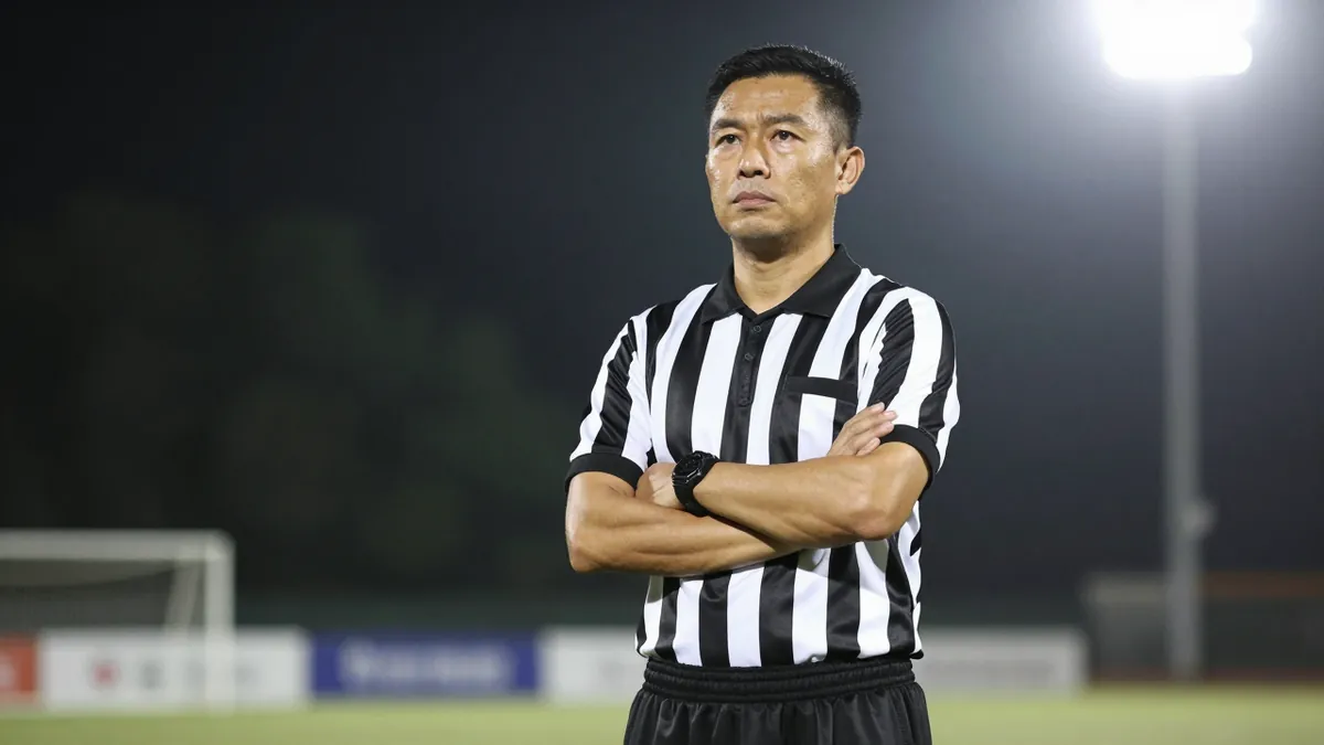 Katia Itzel arbitra en el Chicago Fire vs Necaxa en la Liga de Campeones de la CONCACAF